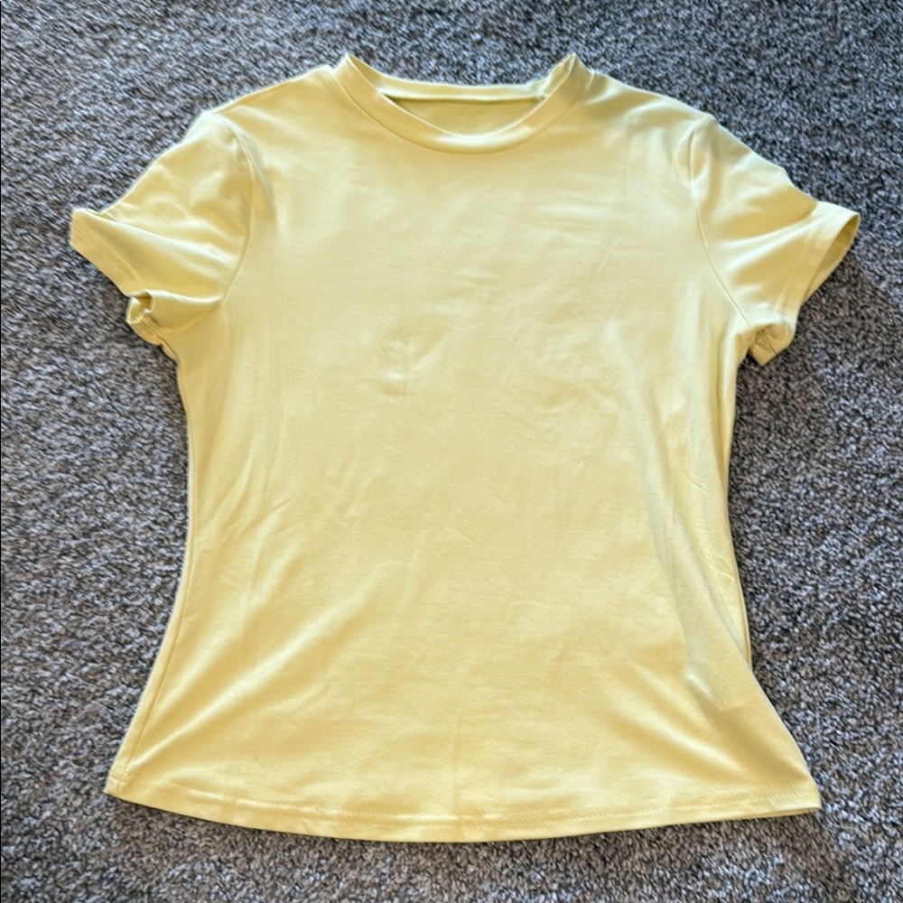 Amazon Women's Short Sleeve Tee - Soft Yellow